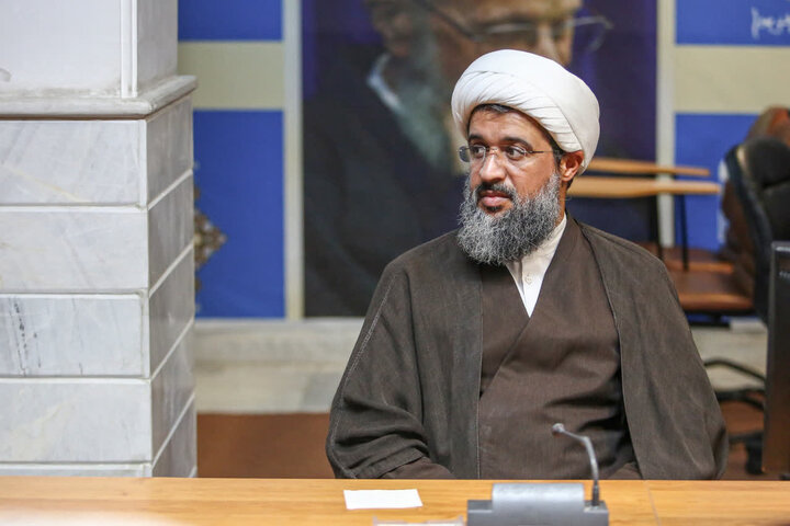 آزادی غربی انسان را به ول‌انگاری و فروپاشی فرهنگی کشانده است