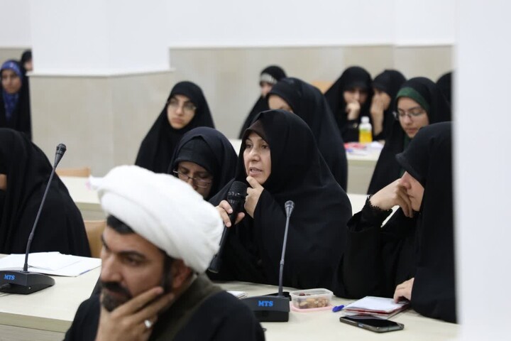 تصاویر/ تجلیل از طلاب نخبه پژوهشی حوزه علمیه استان یزد