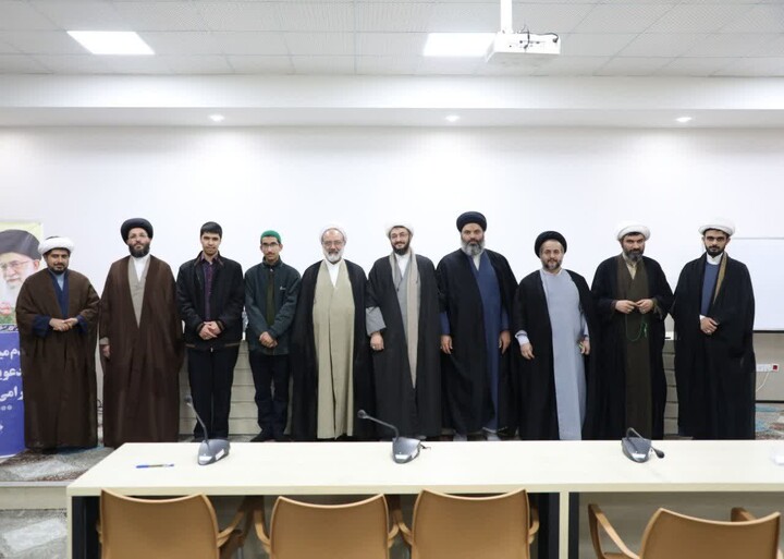 تصاویر/ تجلیل از طلاب نخبه پژوهشی حوزه علمیه استان یزد