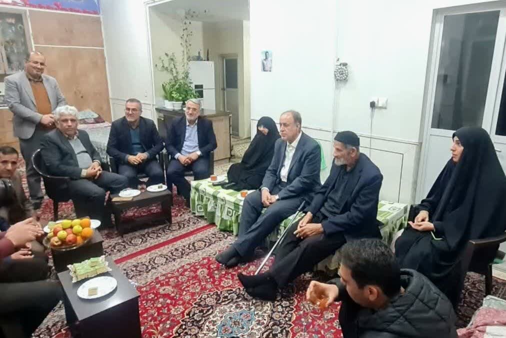 دیدار نایب‌رئیس مجلس شورای اسلامی با خانواده شهیدان اربابی+عکس