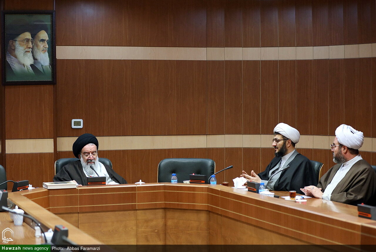 Anualmente se producen aproximadamente 2500 artículos científicos acreditados en los seminarios