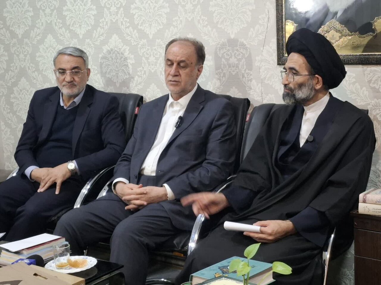 مجلس در حل مشکلات معیشتی مردم تمام قد پای کاراست