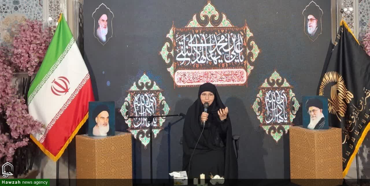 بانوان غیرایرانی در شام شهادت امام هادی(ع) در حرم امام رضا(ع) به سوگ نشستند