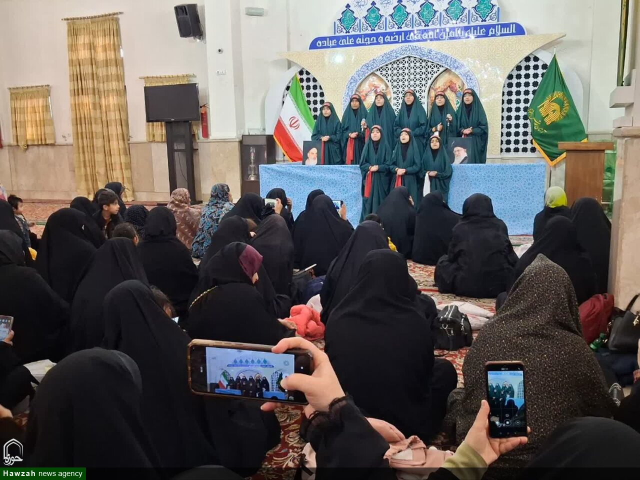 بانوان غیرایرانی در شام شهادت امام هادی(ع) در حرم امام رضا(ع) به سوگ نشستند+عکس