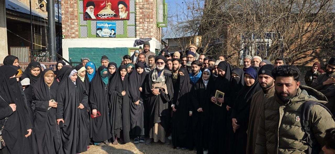 टीचर्स की ज़िम्मेदारी की भावना और धार्मिक और एजुकेशनल सर्विस बहुत तारीफ़ के काबिल हैं, आका हसन मूसवी