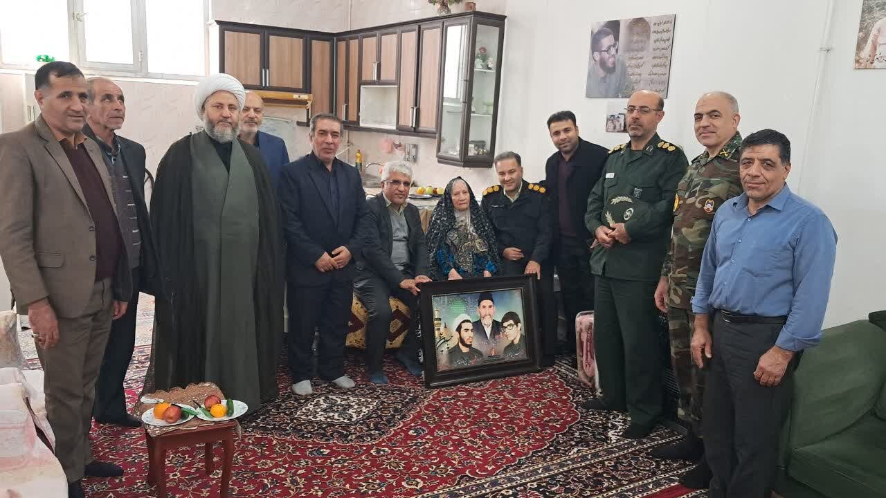 راه شهدا ضامن امنیت و عزت امروز جامعه است