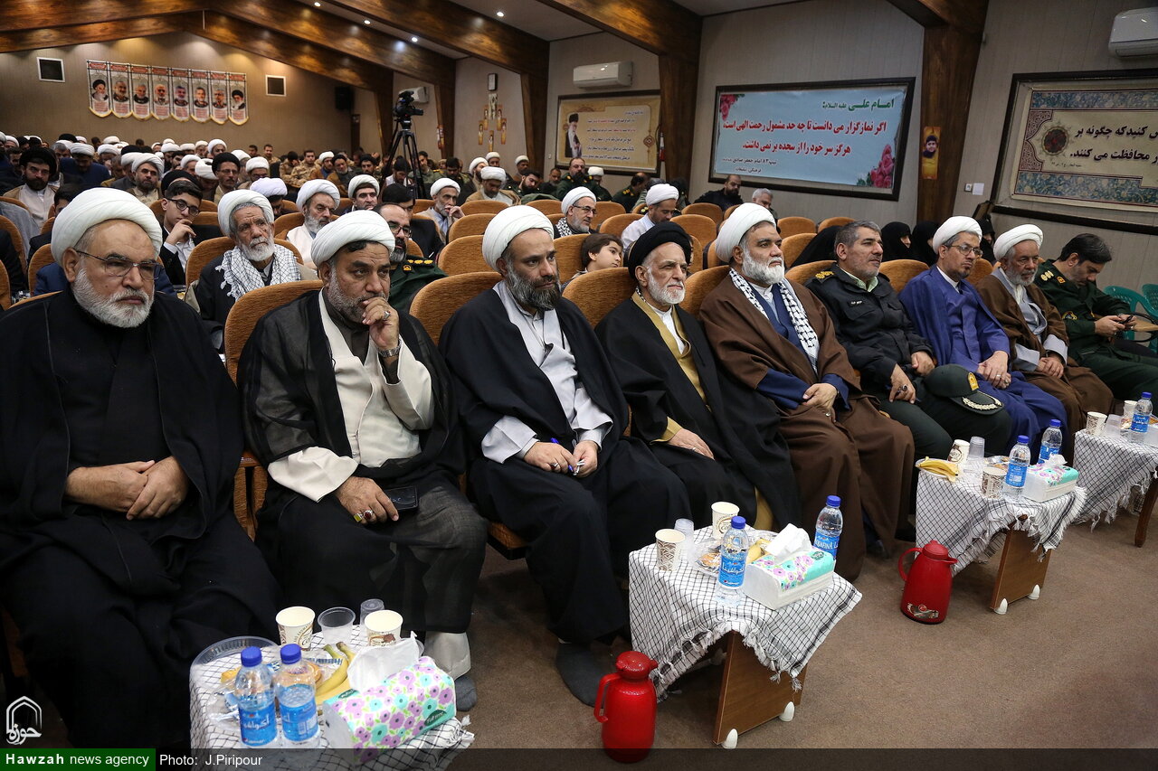 اقامه نماز، راهبرد کلیدی اسلام برای حل چالشهای جامعه و مقابله با دشمن