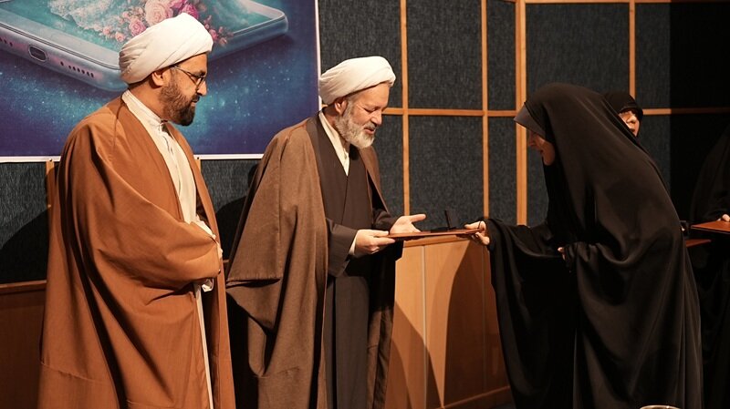 مبلغ برتر عرصه رسانه و هوش مصنوعی حوزه علمیه خراسان تجلیل شد