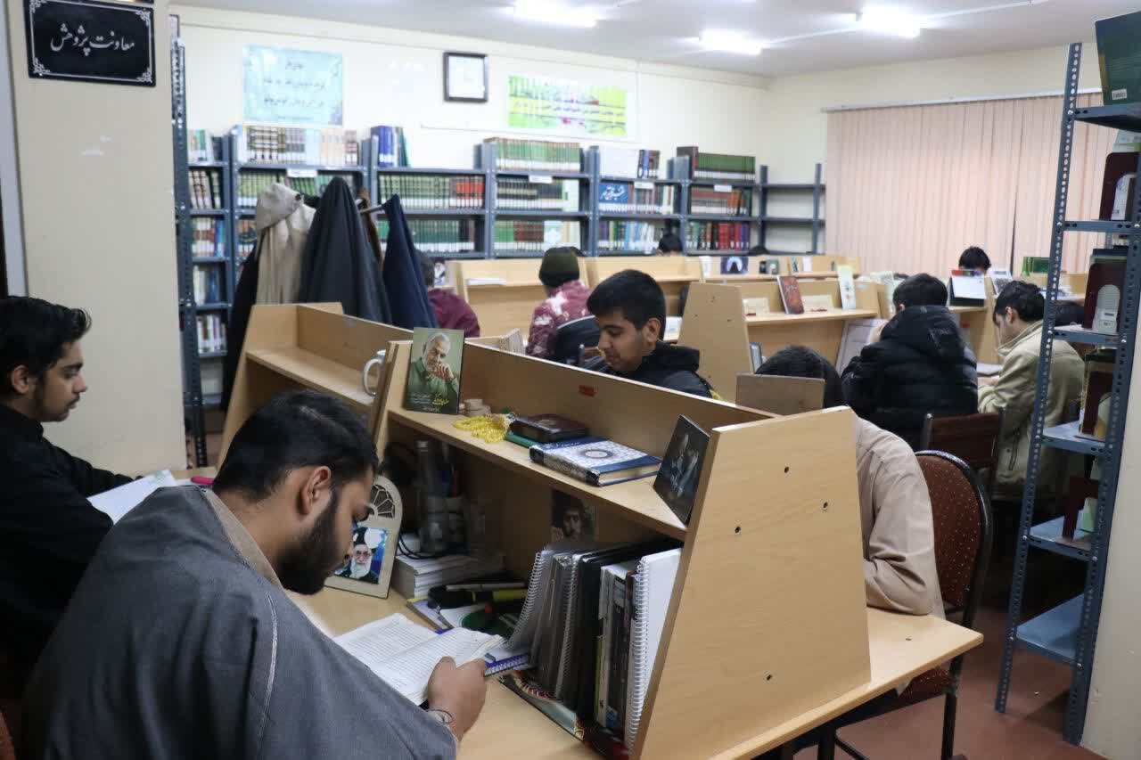 اجرای طرح اعتکاف علمی در مدرسه علمیه محمودیه کرمان همزمان با فرجه امتحانات.