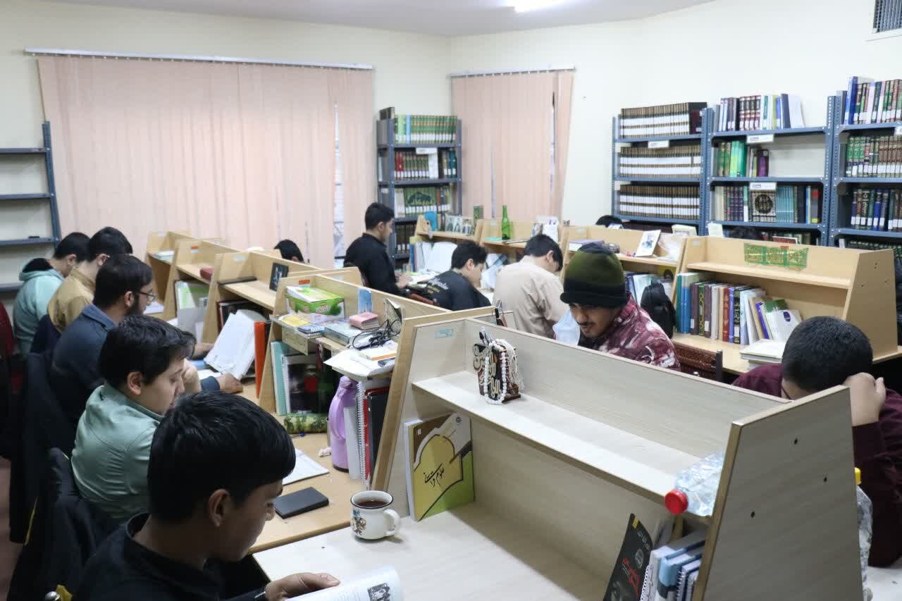 اجرای طرح اعتکاف علمی در مدرسه علمیه محمودیه کرمان+عکس