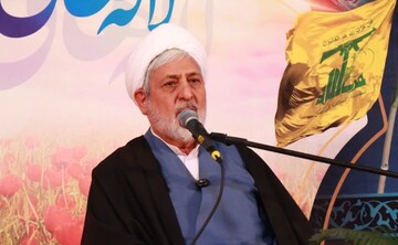 شهدا هویت دینی و انقلابی ملت ایران را تثبیت کردند