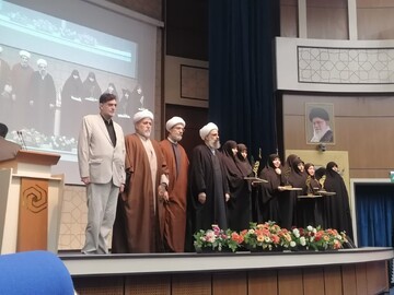 کسب رتبه نخست کشوری توسط مدرسه علمیه حضرت زهرا(س) میبد در جشنواره «برترین‌های قرآنی»+عکس