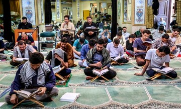 احکام شرعی | آیا معتکف می‌تواند از مسجد خرید آنلاین انجام دهد؟