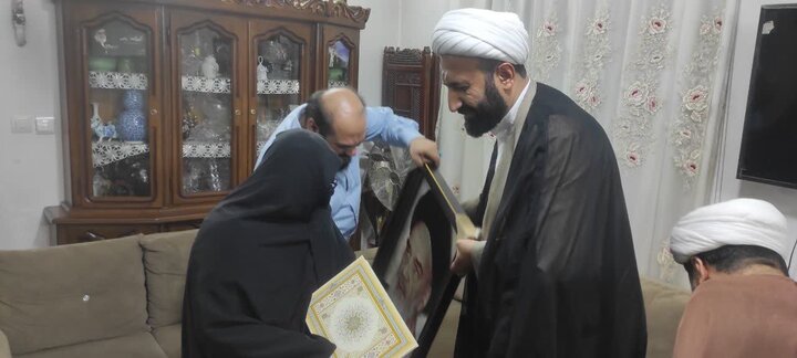 تصاویر/ دیدار حجت‌الاسلام قنواتی با خانواده روحانی شهید حاجی سلطانی در کاشان