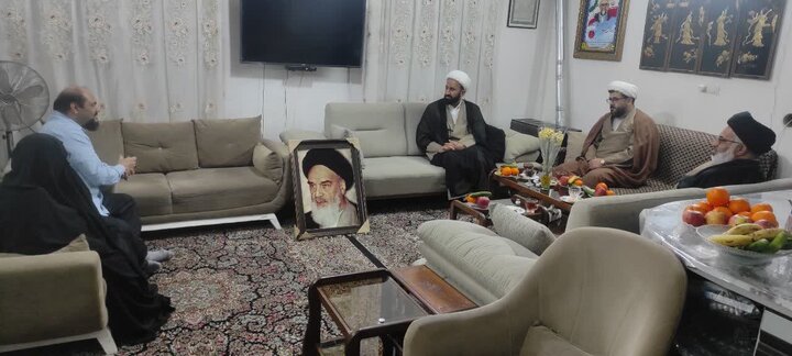 تصاویر/ دیدار حجت‌الاسلام قنواتی با خانواده روحانی شهید حاجی سلطانی در کاشان