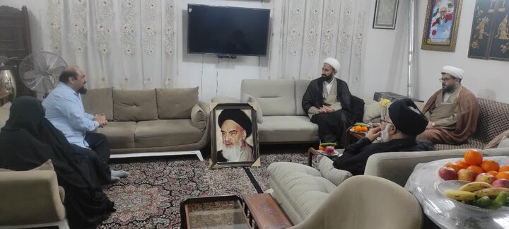 تصاویر/ دیدار حجت‌الاسلام قنواتی با خانواده روحانی شهید حاجی سلطانی در کاشان