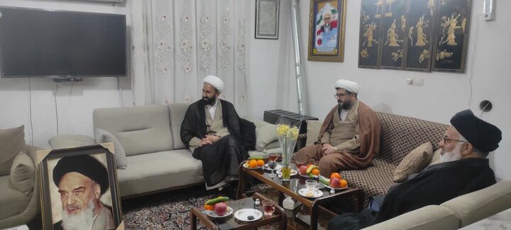 تصاویر/ دیدار حجت‌الاسلام قنواتی با خانواده روحانی شهید حاجی سلطانی در کاشان