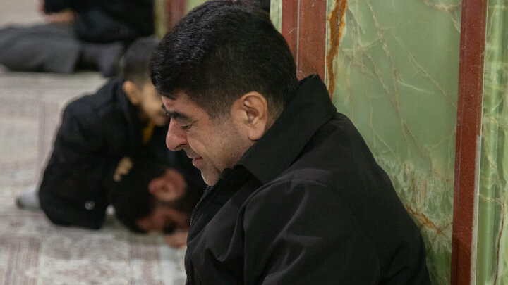 تصاویر/آیین معنوی احیا و شب زنده داری در لیلة الرغائب در نجف ایران