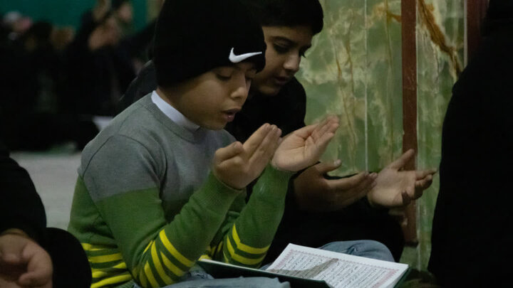 تصاویر/آیین معنوی احیا و شب زنده داری در لیلة الرغائب در نجف ایران