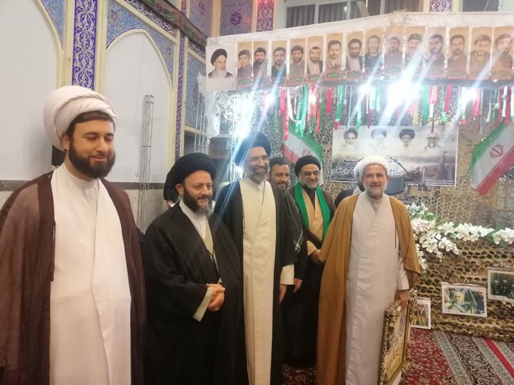 تصاویر/تجلیل شهید عرصه تبلیغ بین‌الملل و روحانی جانباز در کاشان