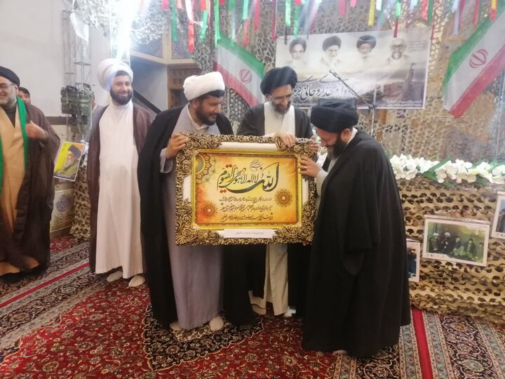 تصاویر/تجلیل شهید عرصه تبلیغ بین‌الملل و روحانی جانباز در کاشان
