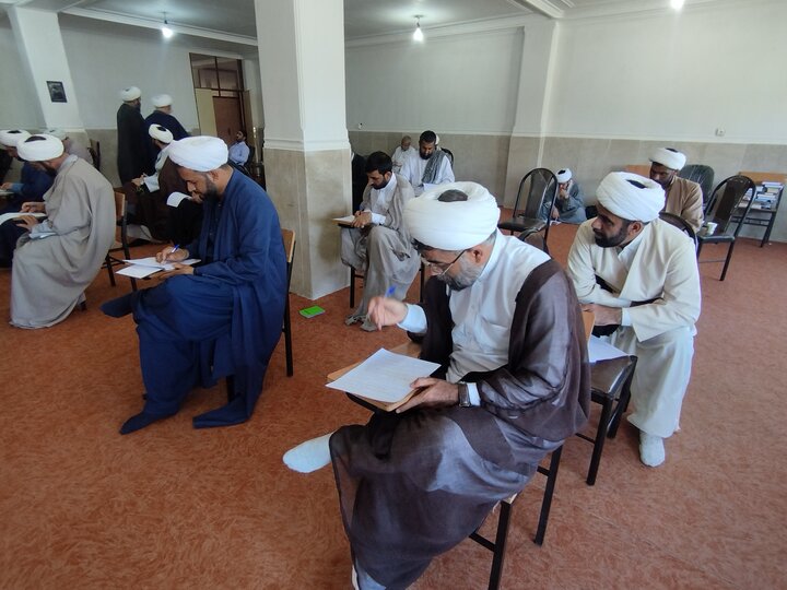 آزمون پایانی دوره تکمیلی دانش افزایی اساتید مدارس علمیه سیستان و بلوچستان