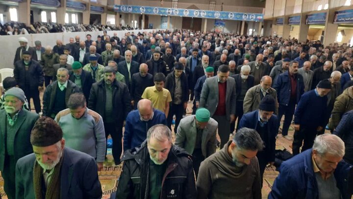 تصاویر/اقامه نماز عبادی سیاسی جمعه در خمین