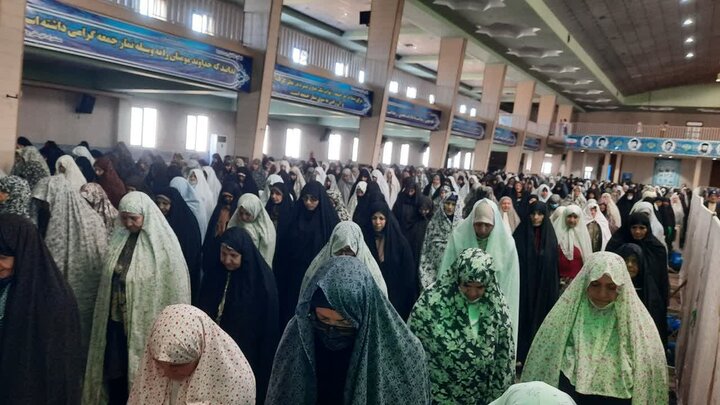 تصاویر/اقامه نماز عبادی سیاسی جمعه در خمین