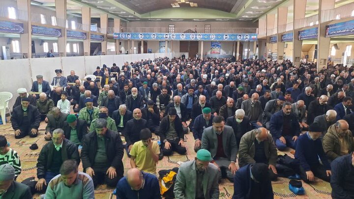 تصاویر/اقامه نماز عبادی سیاسی جمعه در خمین