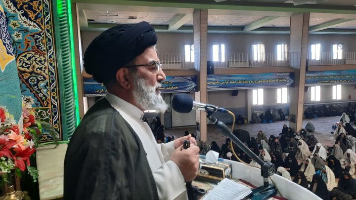 تصاویر/اقامه نماز عبادی سیاسی جمعه در خمین