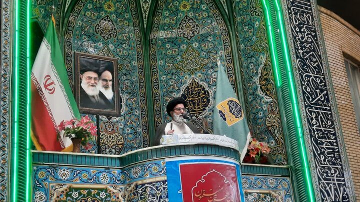 تصاویر/اقامه نماز عبادی سیاسی جمعه در خمین