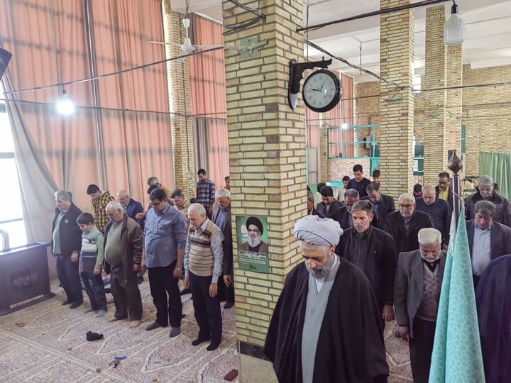 تصاویر/ اقامه نماز جمعه شهداد