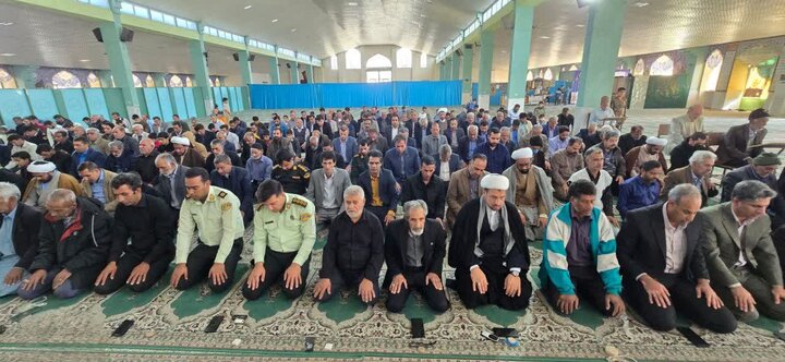 تصاویر/ اقامه نماز جمعه شهر عنبرآباد