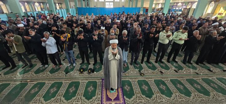 تصاویر/ اقامه نماز جمعه شهر عنبرآباد