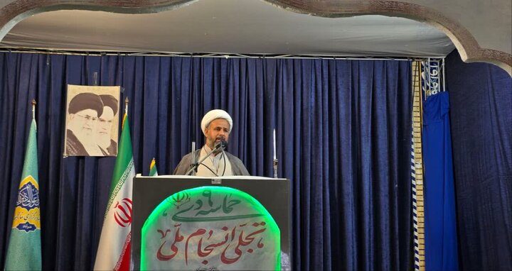 تصاویر/ اقامه نماز جمعه شهر عنبرآباد