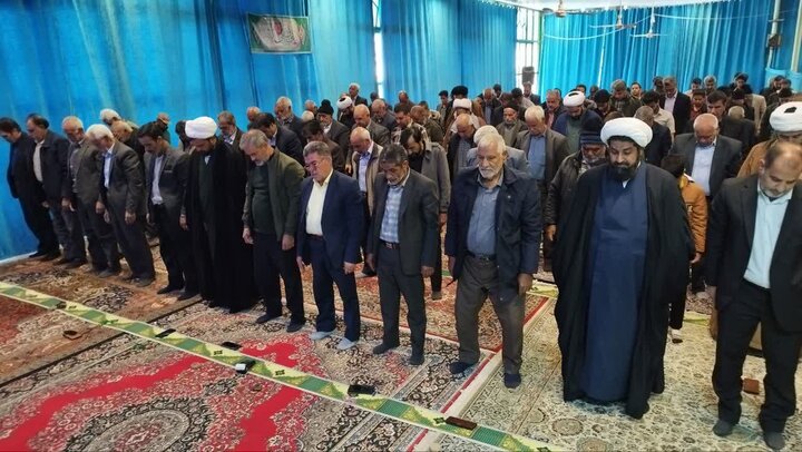 تصاویر/ اقامه نماز جمعه شهر یزدان‌آباد