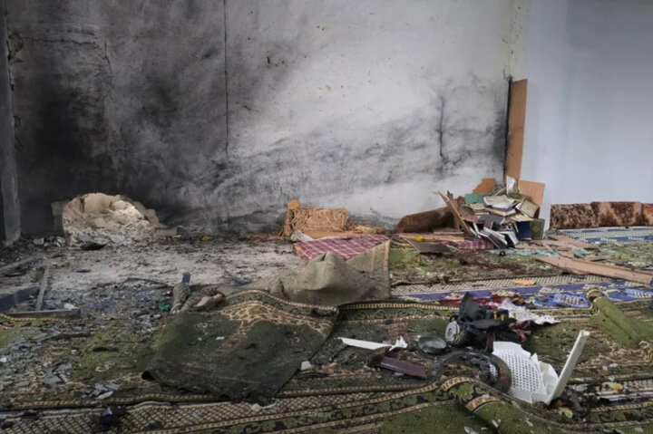 عبوة ناسفة تفتك بمصلّين في مسجد الإمام علي بن أبي طالب (عليه السلام) بحي وادي الذهب في حمص