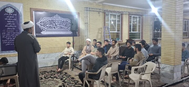 نخستین جلسه هماهنگی اعتکاف دانش‌آموزی در حوزه علمیه جعفریه زرند برگزار شد.