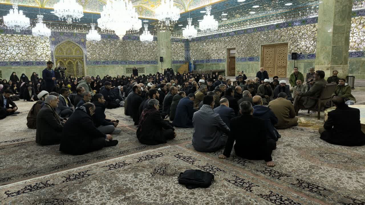 تصاویر/ حسین یکتا در جمع فعالان قرآنی