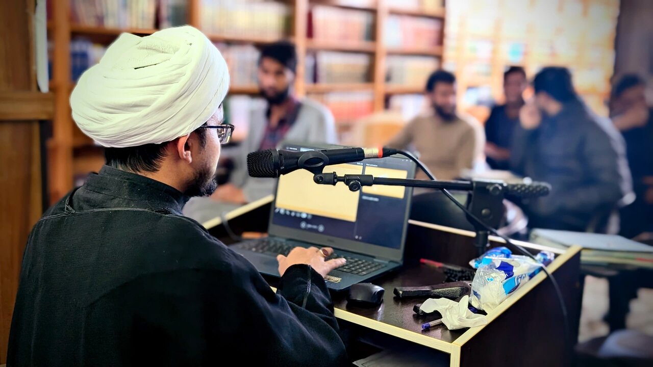 مدرسۂ علمیہ ثقلین قم میں شہادتِ امام علی نقیؑ اور SIR کے موضوع پر فکری نشست: زیارتِ جامعہ کبیرہ، اہلِ بیت (ع) کے فضائل و مناقب کا مخزن، مقررین