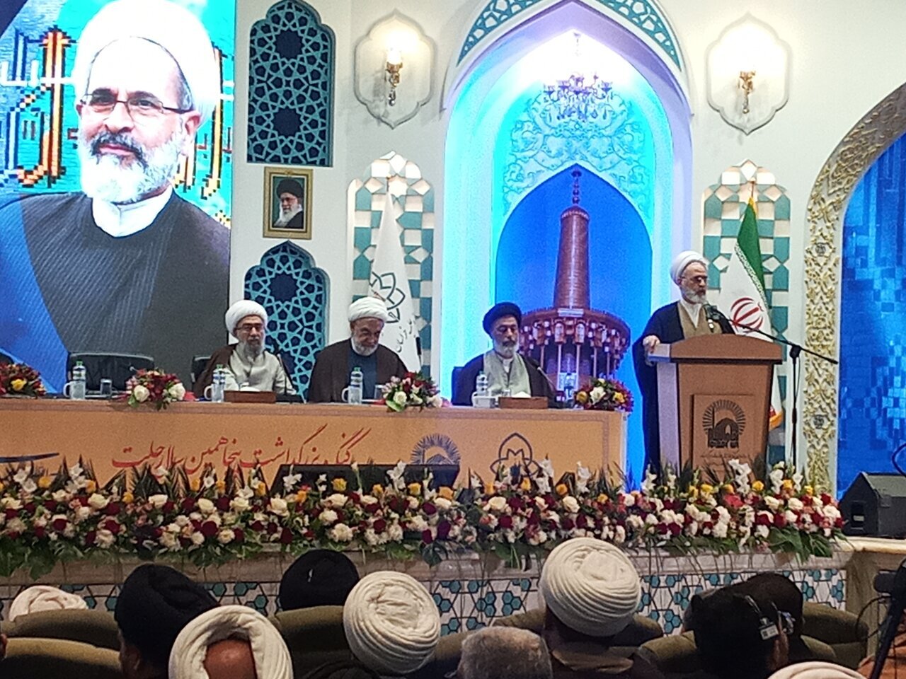 Ayetullah el-Uzma Milani, İmam Humeyni'nin Hareketini Destekleyen Öncülerdendi