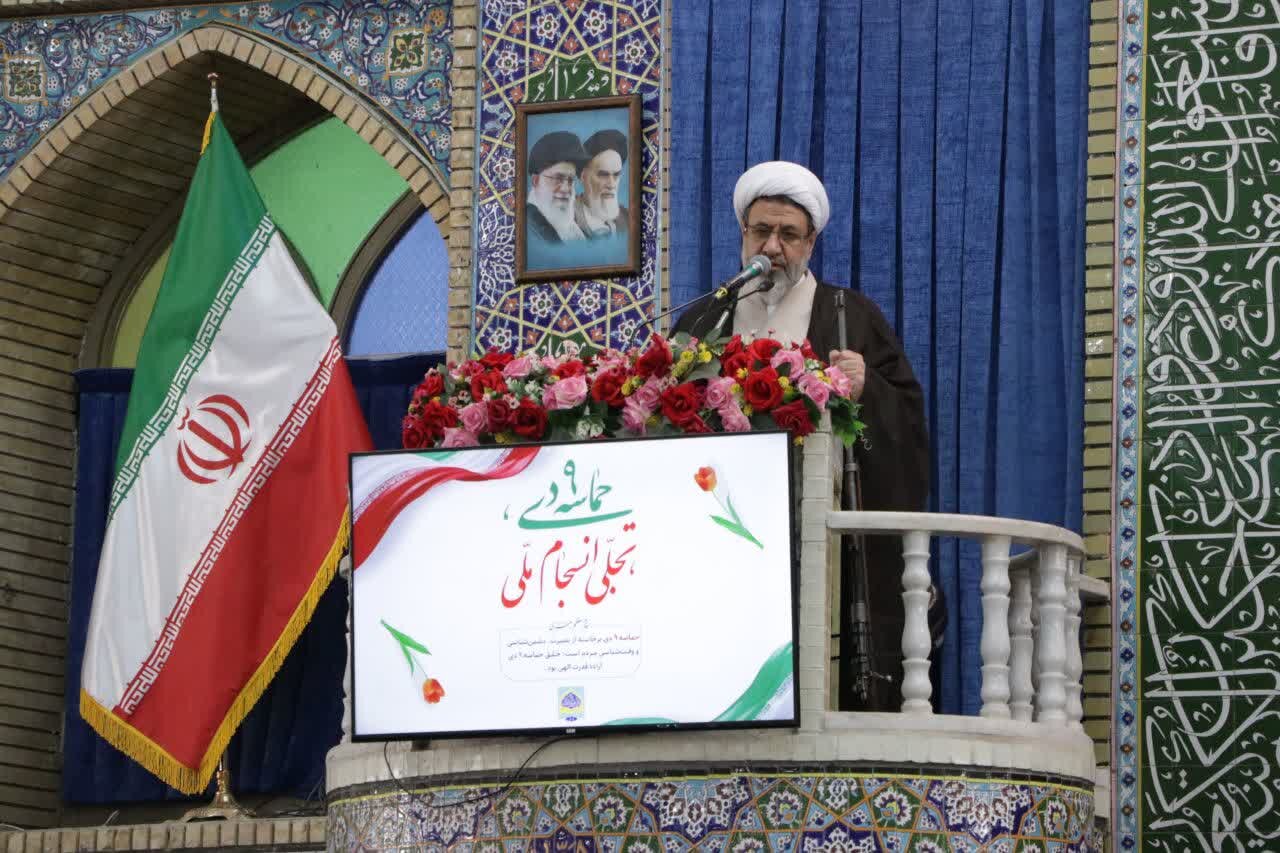 عبور از فشارهای اقتصادی نیازمند همراهی مردم و مسئولان است