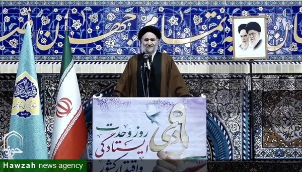 اعتکاف انس با خدا و بریدن از دنیا است