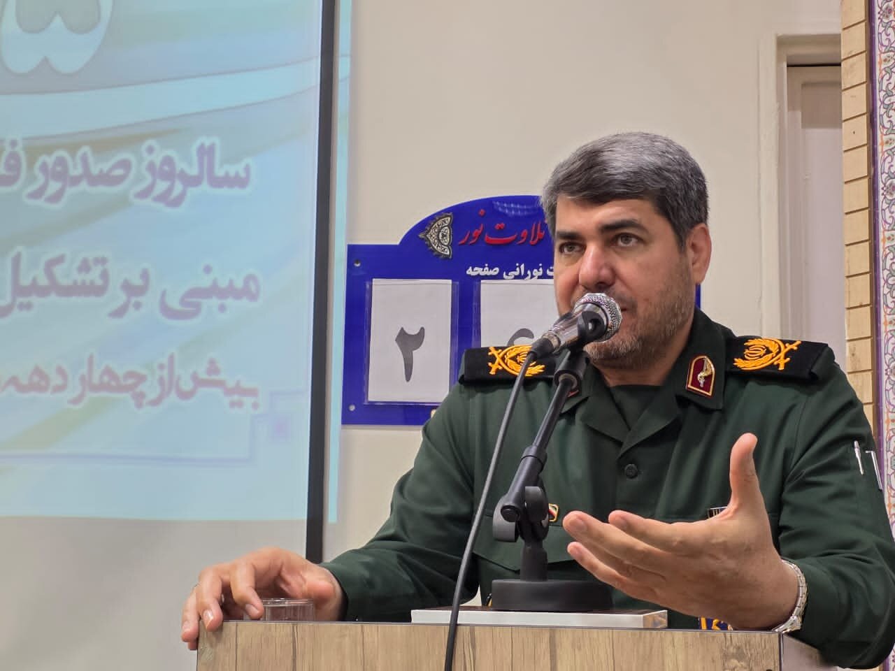 دشمن در جنگ، امید خود را به ایجاد شکاف میان مردم و نظام بسته بود