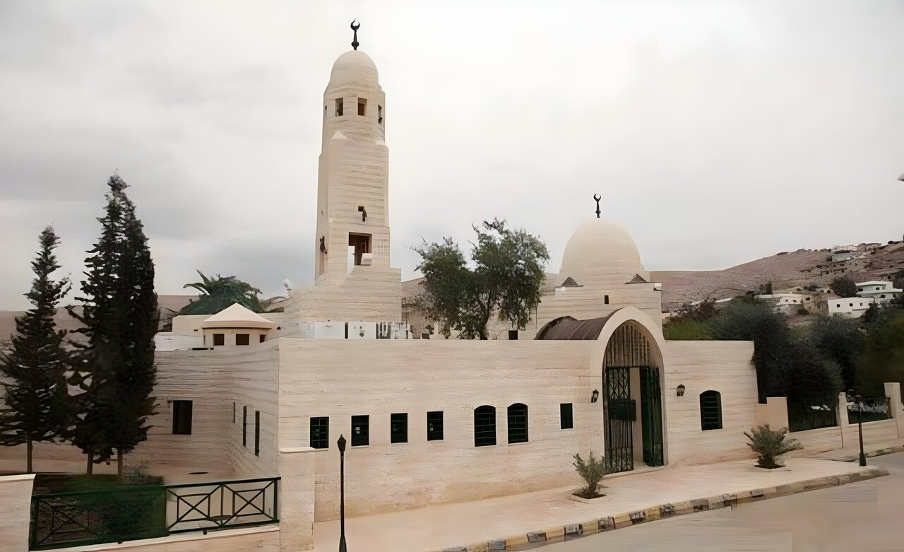 کیا ظہورِ امام زمانہ (عج) کے بعد مساجد منہدم کی جائیں گی؟ حقیقت کیا ہے