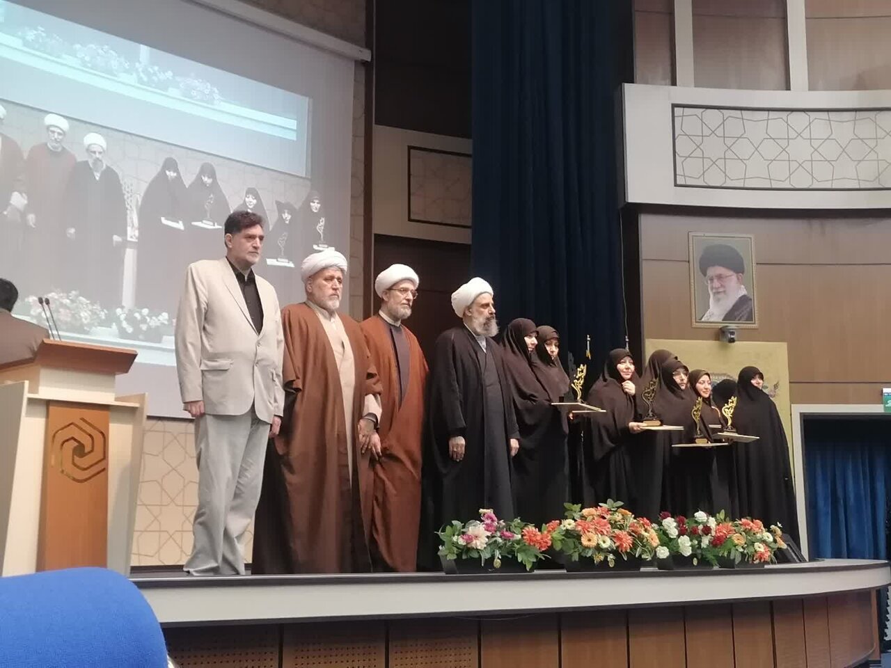 کسب رتبه نخست کشوری توسط مدرسه علمیه حضرت زهرا(س) میبد در جشنواره «برترینهای قرآنی»+عکس