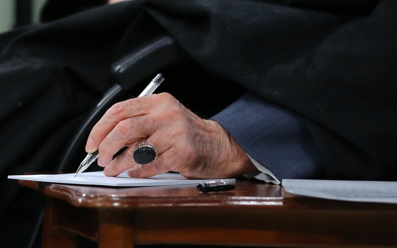 قائد الثورة: هجوم الجيش الأمريكي و"ربيبته المخزية" في المنطقة تلقى هزيمة أمام تضحيات شباب إيران الإسلامية