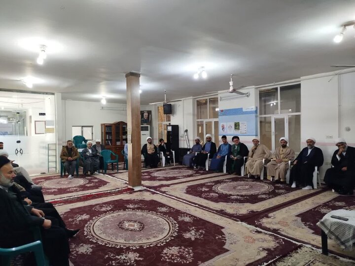تصاویر/ نشست علمی بصیرتی‌ مدرسه علمیه امیرالمومنین(ع) آران و بیدگل