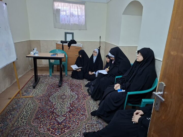 تصاویر/  اعتکاف علمی یک روزه در مدرسه علمیه تخصصی حضرت زینب کبری(س) رفسنجان