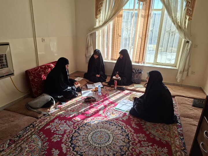 تصاویر/  اعتکاف علمی یک روزه در مدرسه علمیه تخصصی حضرت زینب کبری(س) رفسنجان